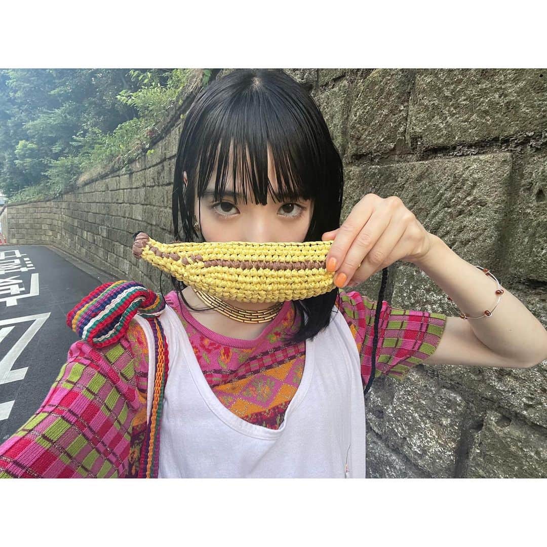 アユニ・Dのインスタグラム：「🍌🦩  𝑰 𝑳𝑶𝑽𝑬 𝑩𝑨𝑵𝑨𝑵𝑨 あたいはバナナになるんや あたいの夢はバナナになること  @carforanimal  @beegsleep」