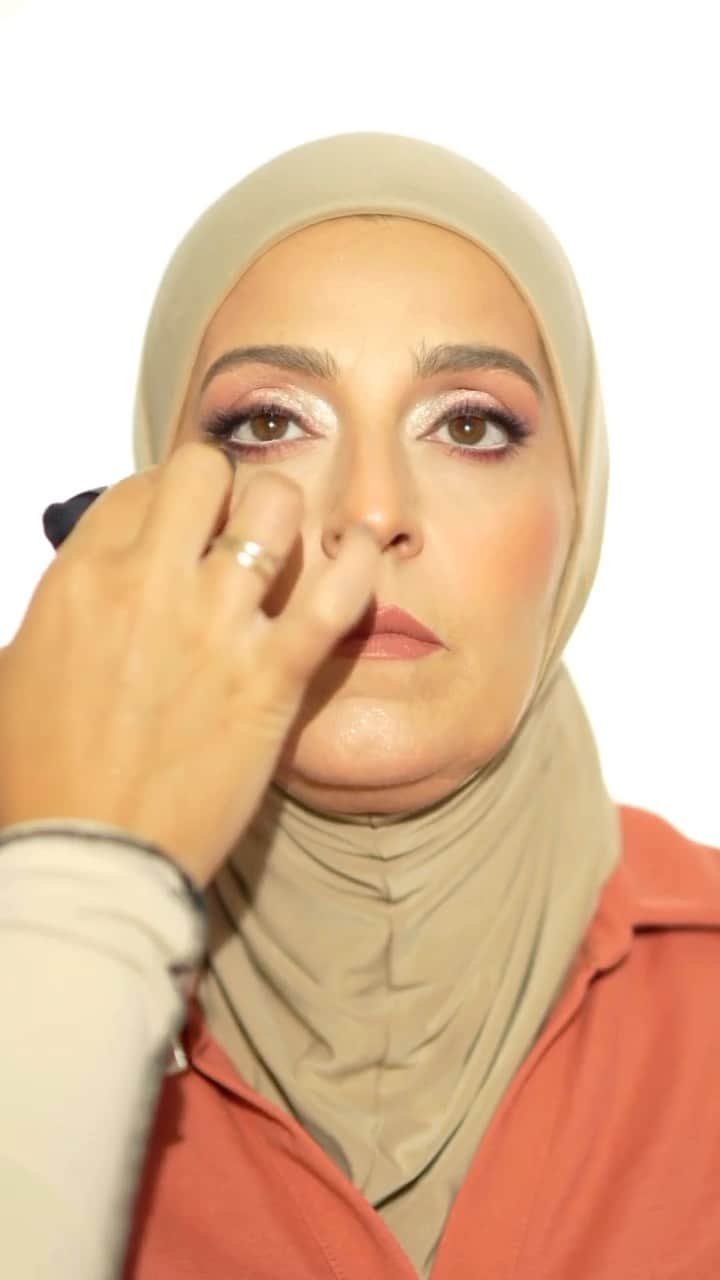 Huda Kattanのインスタグラム：「She’s so CUTE! ❤️😍 @imanumua uses our #NaughtyNude palette and our #EasyBake Setting Powder. ✨」