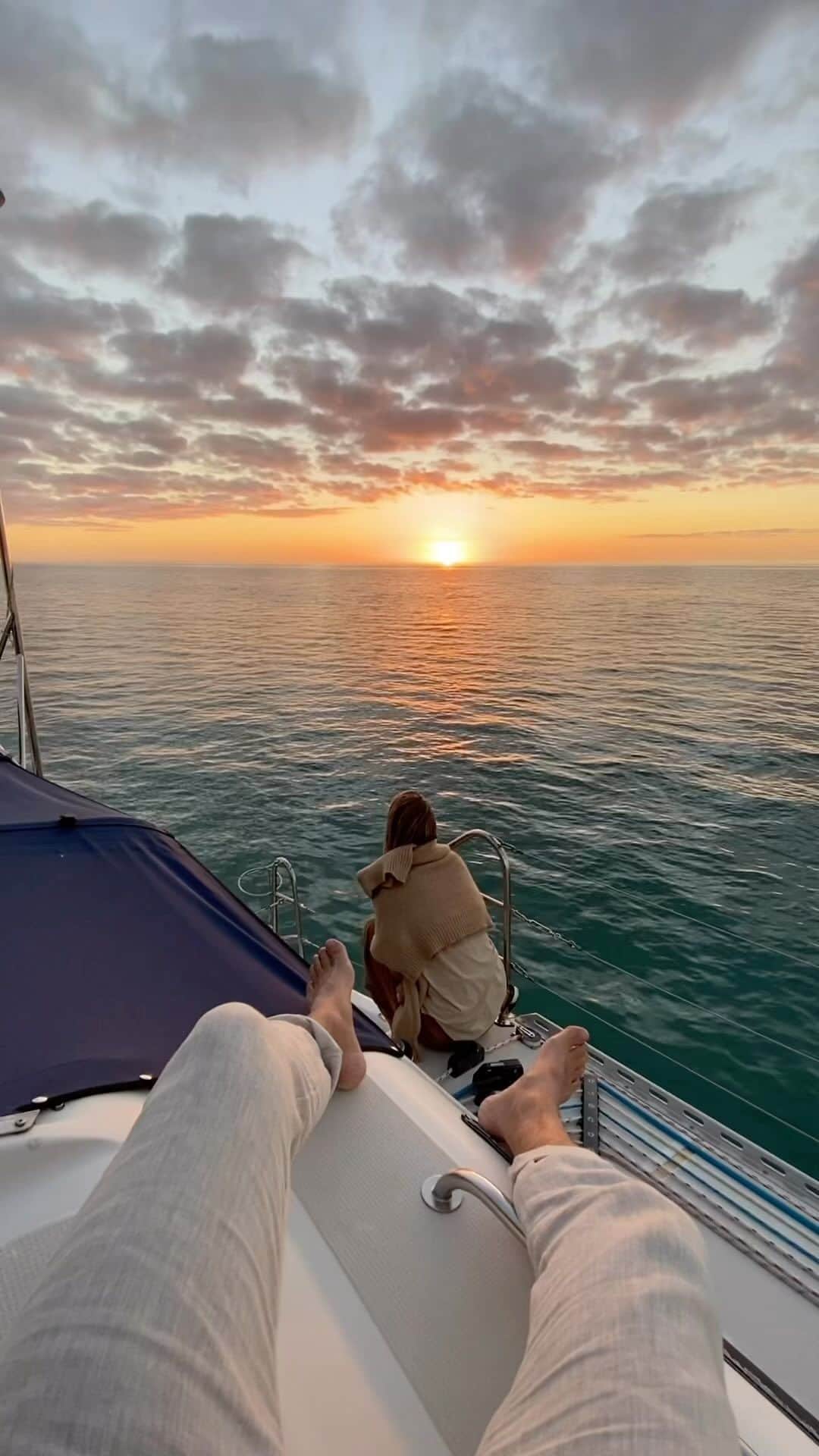 Australiaのインスタグラム：「Daily dose of happiness, courtesy of K’gari 🙏 It doesn’t get much better than the idyllic @visitkgarifraserisland in @queensland’s @visitfrasercoast region. Home to the Butchella people, no visit to this World Heritage-listed island is complete without ticking off some of the faves, including #EliCreek, Boorangoora (#LakeMcKenzie) and #75milebeach. Ready for a dose of pure bliss? Tag your travel buddies below 👇   📍: K’gari (@visitkgarifraserisland), @Queensland - home to the Butchella people.  #seeaustralia #comeandsaygday #thisisqueensland #visitkgari #butchullacountry」