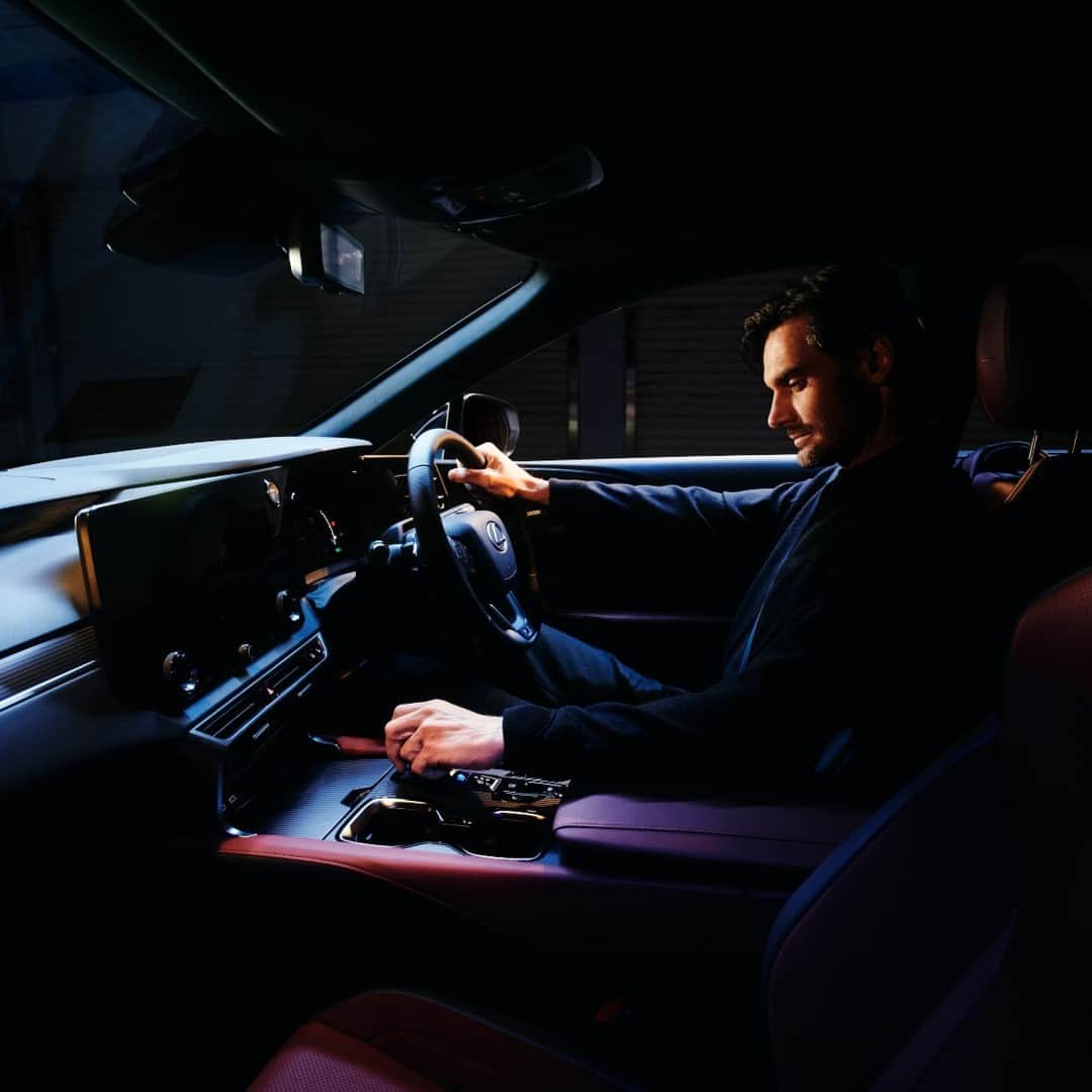Lexus UKさんのインスタグラム写真 - (Lexus UKInstagram)「Profound performance. #LexusRX 500h.」7月24日 19時01分 - lexusuk