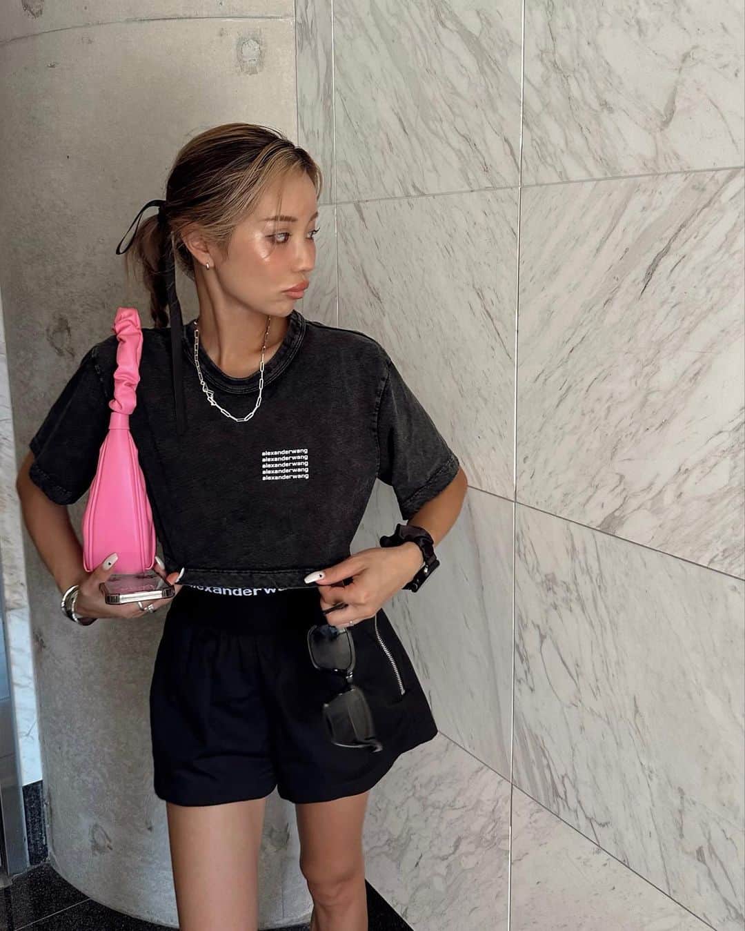✷kana✷のインスタグラム：「このショーパン信じられないぐらいぐらいウエスト細く見えるから自分でもギョギョってなる😉🔥  そしてリボンアレンジにハマる私であった🎀笑」