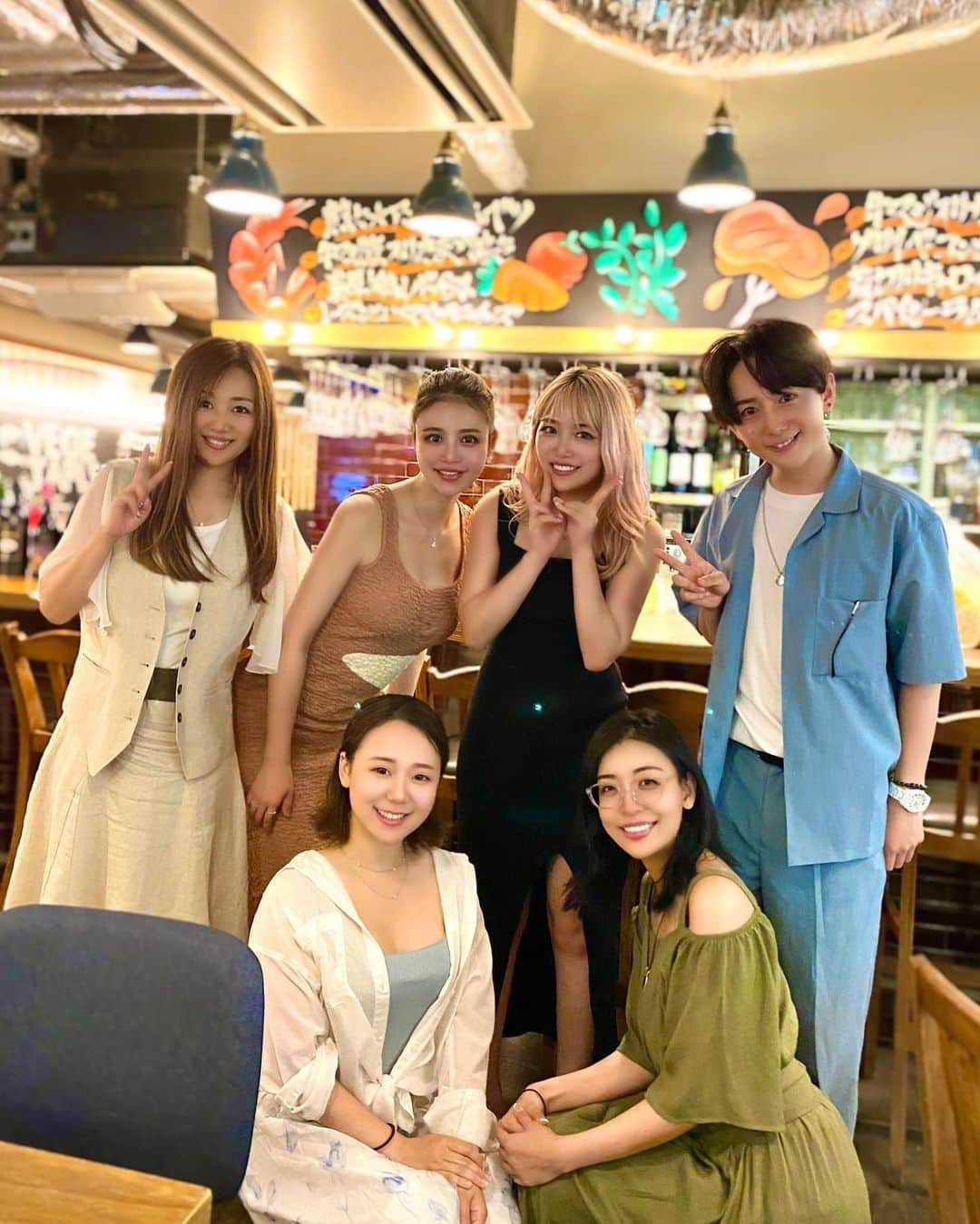 Hanaのインスタグラム：「・ 先日ライバー同窓会して来ましたー✨  楽しかった🥰✌️  会うと元気もらえるね💗  #ライバー #ライバー女子 #配信 #ライブ配信 #同窓会 #女子会 #東京駅ランチ #仲間たち   あ、女子会+高木🤣」