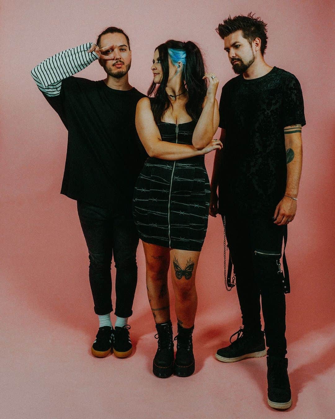 Kerrang!のインスタグラム：「"We’re so proud of this amazing community we’ve built... without them, there’s no point in us"  Meet As December Falls, the UK’s most exciting rock trio. Hit the link in bio 🔗  📸: @jaysndrsn」