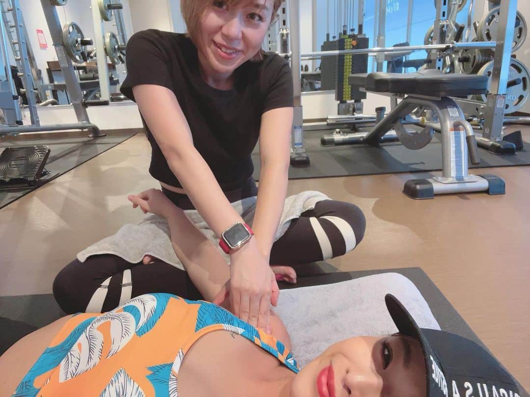 pukkeyのインスタグラム：「今日は気分転換とメンテナンスに @ran_____wh1212 の所へ行ってきました🌈 今までのトレーニングとは違い自重でしっかり身体のバランスを整えながら教えてくれます💪🏼 知識も豊富なので私も勉強になります❤️ 結果もばっちり出るので気になる方は是非問い合わせしてみてくださいね😏💓  またよろしくー💕💕💕  #トレーナー　#パーソナル #パーソナルトレーニング #同級生」