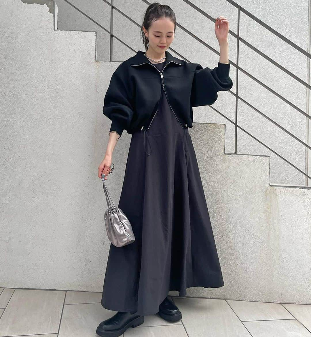 mysticさんのインスタグラム写真 - (mysticInstagram)「【pick up item】  ・ニットブルゾンワンピースSET ¥15,950(税込) IVO/BE/BLK size: 0,1,2  着回し力抜群のブルゾンとワンピースのセットが登場！ トレンドのWジップ仕様のブルゾンにタンクのワンピースのセット。 ブルゾンはウエストを絞れるのですっきりなシルエットに見せてくれます。 気分に合わせて別々で着用できるのも嬉しいポイント。  是非各モールにてご覧くださいませ。 palcloset / zozotown / iLUMINE  #mystic #mystic_2023ss #カジュアル #大人カジュアル #着回し #着回しコーデ  #シンプルコーデ #大人カジュアル #着回し #カーディガン #カーデ #ショートシャツ#シャツ#シャツコーデ #ラメニット #夏カラー #カラバリ#夏コーデ#夏服コーデ#ブラウス」7月24日 21時00分 - mystic_pr