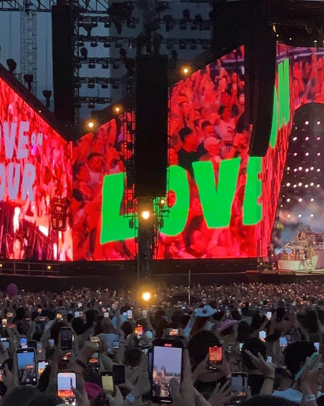 TALLY WEiJLさんのインスタグラム写真 - (TALLY WEiJLInstagram)「Watermelon sugar babe @alessandramau_ 🍉🍉🍉 ready for #HarryStyles concert at Campovolo. Cmn, how can you top this concert look?🍉」7月24日 19時32分 - tally_weijl