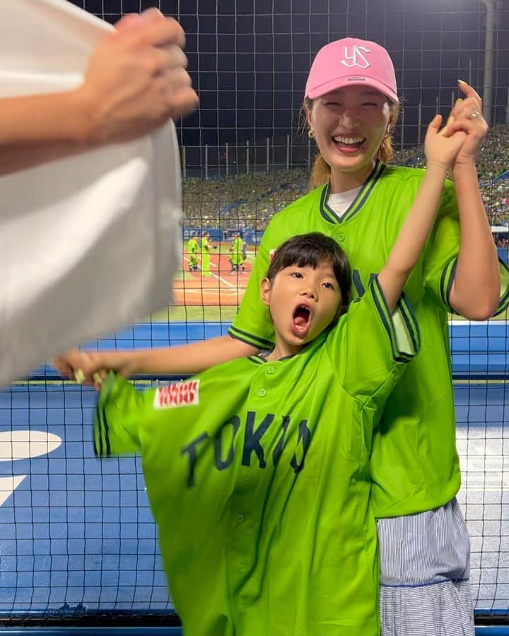 廣瀬規子のインスタグラム：「ここ数年、まともな写真をちっとも撮らせてくれないお嬢さん😓😅  しかし、、、あっという間に、赤ちゃんから少女です😌」