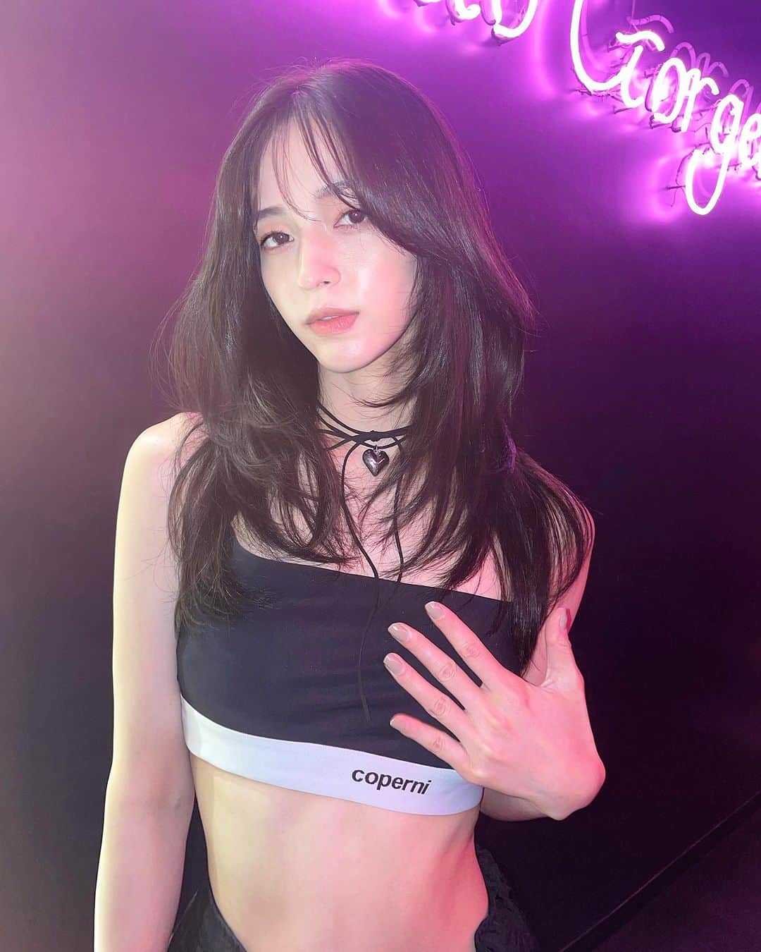 原涼香のインスタグラム：「🆕なトレンドヘア🖤🩶🤍🩶 シャギーカット × グレージュ⊹ ｡ ﾟ⁖✦ ˖ ⊹ ｡ ﾟ˖ ✧  韓国の子みたいな #샤기컷 と透明感抜群カラーが いまとってもイケてます🫶🏻 ㅤㅤㅤㅤㅤㅤㅤㅤㅤㅤㅤㅤㅤ ㅤㅤㅤㅤㅤㅤㅤㅤㅤㅤㅤㅤㅤ 🎀韓国HAIR STYLE menu... ㅤㅤㅤㅤㅤㅤㅤㅤㅤㅤㅤㅤㅤ ☑︎カット わがままを叶える2WAYバングに 巻いても巻かなくてもかわいいシャギーカット🩷  ☑︎プレミアムケアカラー(or Wケアカラー) 透明感バツグンのグレージュカラー🩶 ㅤㅤㅤㅤㅤㅤㅤㅤㅤㅤㅤㅤㅤ ☑︎バイカルテトリートメント 韓国人みたいなツヤ髪はバイカルテトリートメントで叶います🩷  ㅤㅤㅤㅤㅤㅤㅤㅤㅤㅤㅤㅤㅤ ご予約はリンクから🫶🏻🔗  #SHIMA#韓国ヘア#韓国スタイル#レイヤーカット#ワンホンヘア#ワンホン#ダークトーン#網紅#初カラー#暗髪#ベージュカラー#ラベンダーカラー#グレージュ#オリーブカラー#透明感カラー#銀座美容院#銀座美容室#美容師#시스루뱅#레이어드컷#koreanhair」