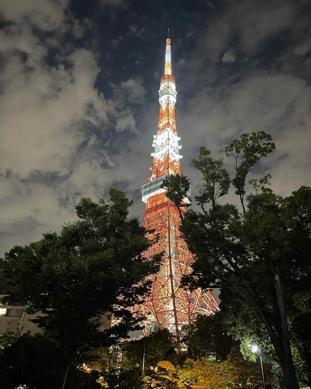 鳥谷部知愛のインスタグラム：「夏休み始まりました🍉🌻  圧巻の美しさ🗼ほれぼれ＾＾」