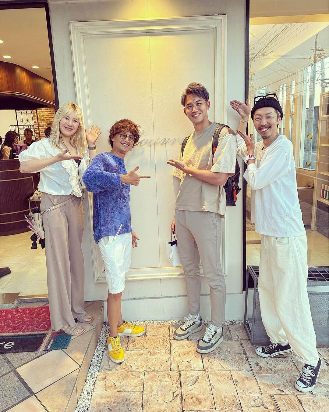 茂木秀のインスタグラム：「ようすけさんの紹介で @louvre1029 さんに行かせてもらいました！ 久しぶりのブリーチいい感じにしてもらいありがとうございました😊 後半戦も気合い入れて頑張ります！！ @mori0306k  ありがとうございました😊 #shuヘアー #藤森アッシュ #モギノシンジダイ」