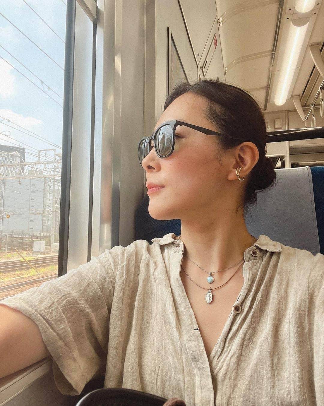 西岡詩穂のインスタグラム：「大切な人達に会いに岐阜へ行ってきました🚅  ロンドンオリンピックを共に目指したチームの先輩達✨  私はロンドンチームの最年少でした🤔 当時を思い出してもロンドンまでの道のりは辛いことが9割だった… 今になっては笑い話に出来ることがたくさんやけど、 その当時は1日を乗り越えるのに必死で、人生で初めてオリンピックを目指すことの過酷さを知りました😩😳  でもそんな過酷な毎日を一緒に乗り越えたチームは私にとって宝物です✨✨✨  先輩達に会うたびにあの時の記憶が鮮明に甦ります😌💭 (怖い思い出もたくさん😂笑) 本当に色々なことがあったけど、 あの時も今も、先輩達は私の大好きなお姉さん達だなぁと、久しぶりに会って好きが増しました💓💓💓  改めてチーム、コーチ、スタッフ、トレーナーさん、などロンドンオリンピックに行くまで関わってくれた方に感謝の気持ちでいっぱいです😌  今回は全員集まることは叶わなかったけど、、、 次は全員集まれたらいいなぁ〜☺️  #ロンドンオリンピック #ロンドンオリンピック2012 #💙💛🖤💚❤️ #オリンピックチーム #日本代表 #大先輩方 #私は最年少 #生意気な最年少 #こんな生意気と一緒にいてくれたことに感謝しかないです #大好き #お姉さん達ありがとう」