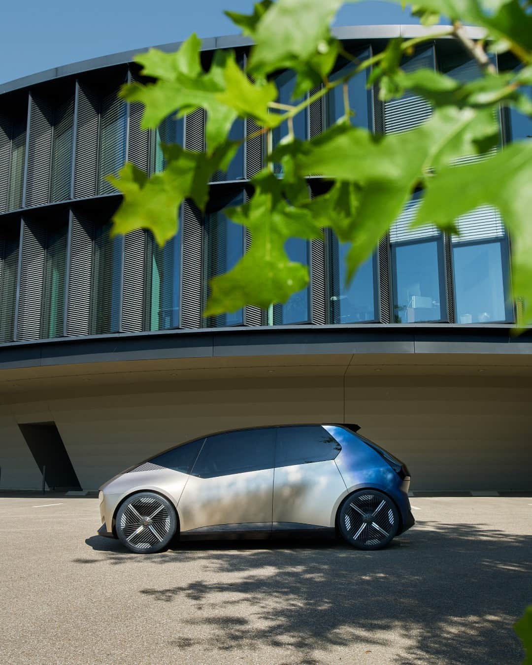 BMWさんのインスタグラム写真 - (BMWInstagram)「Steering the way towards a more circular future. #THEiVisionCircular #BMW」7月24日 19時58分 - bmw