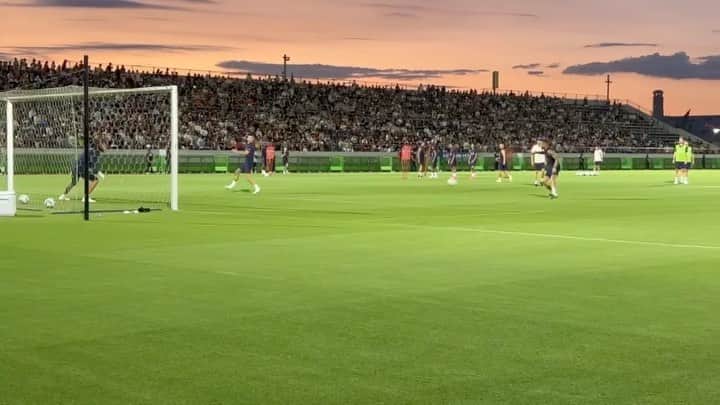 日本テレビ「日テレサッカー」のインスタグラム：「. #パリサンジェルマン が 練習を一般公開‼ スター軍団のプレーに大歓声📣  🇫🇷#パリSG × #アルナスル🇸🇦 🗓️明日よる7時 📺地上波日テレ系 生中継 📲TVerライブ配信は  @psg_japan_tour」