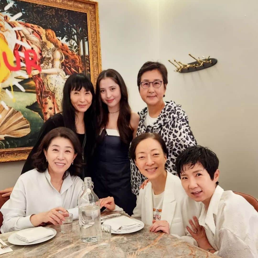 のインスタグラム：「한국 발레의 위상을 높인 거장들. 자랑스럽다 친구들아. 이제 무대에는 오르지 않더라도  후배들의 든든한 버팀목이 되어주길.」