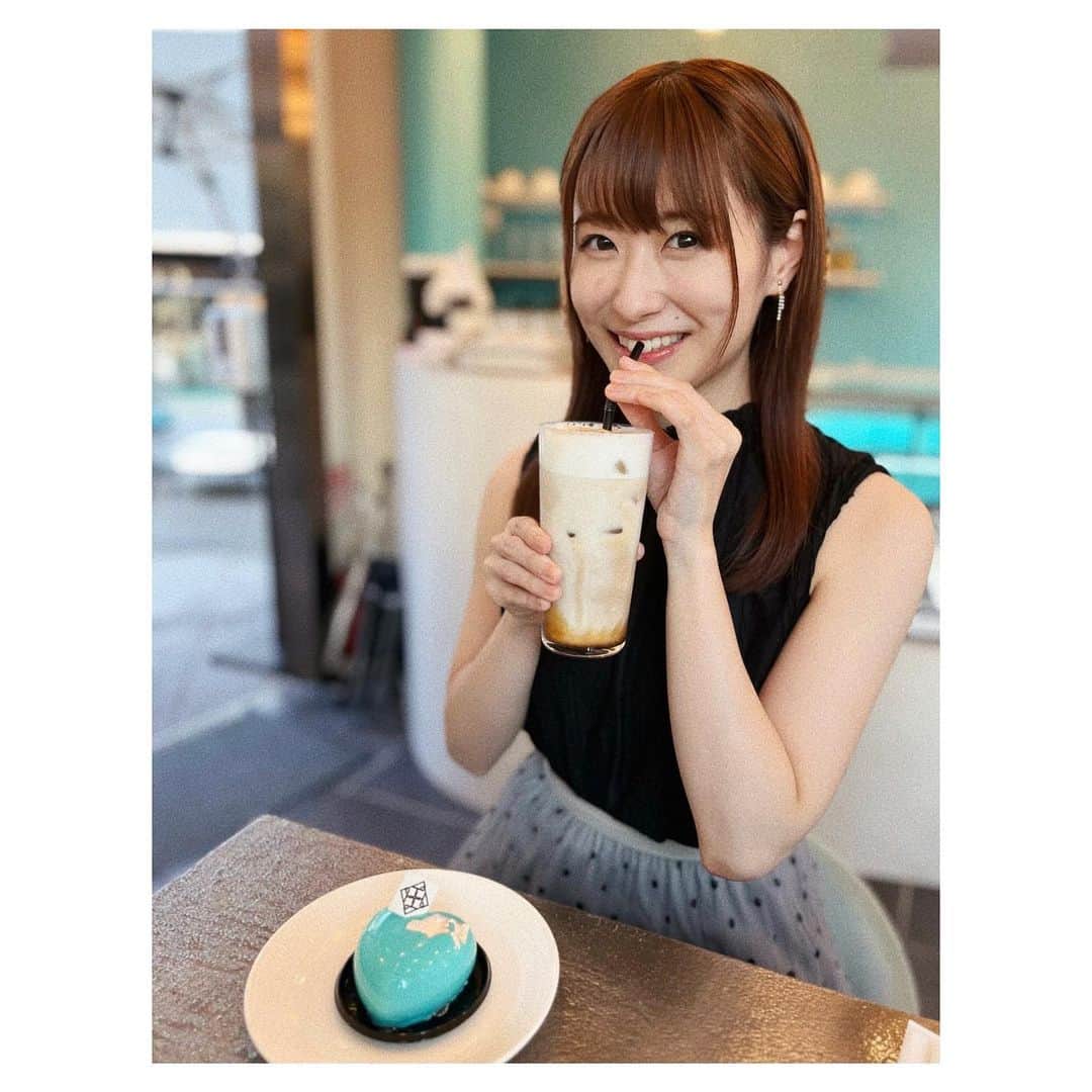 唯月ふうかのインスタグラム：「最近、青色好き💙   #blue  #💙  #cafe  #theblue   #唯月ふうか」