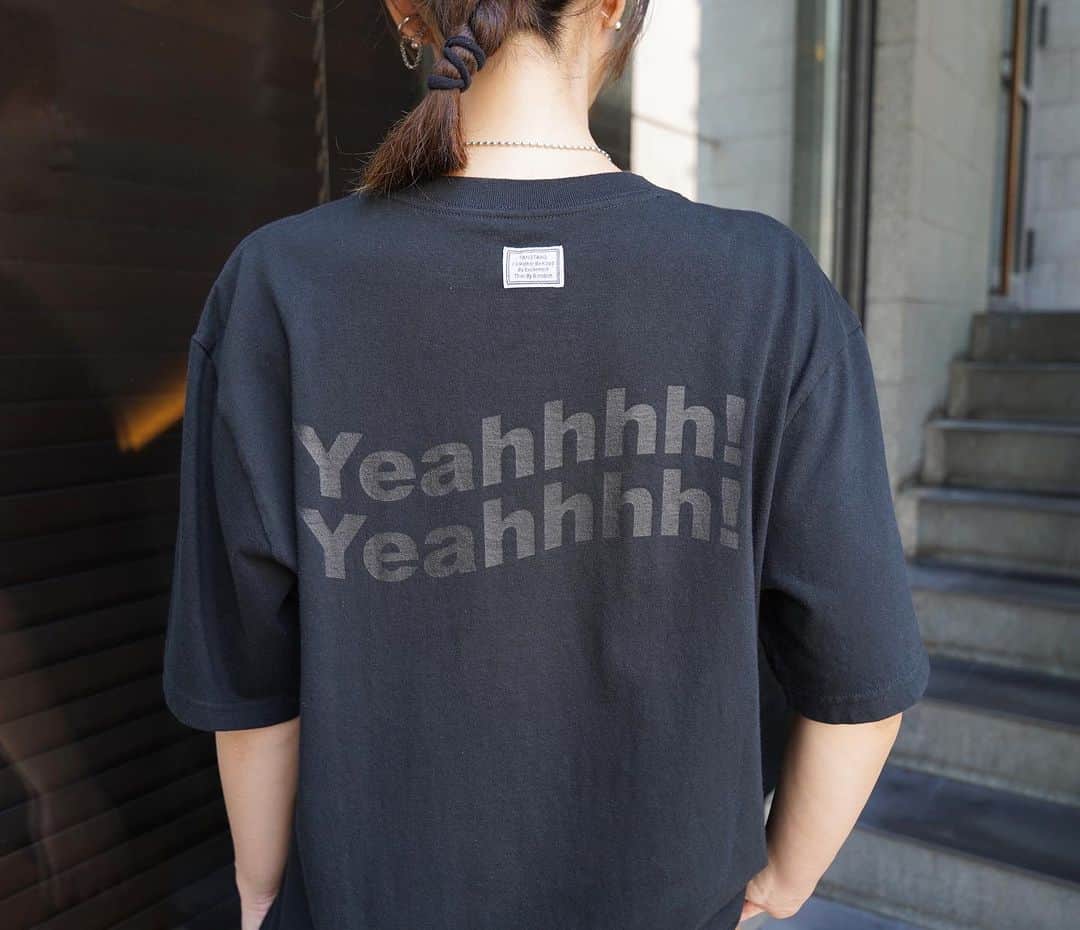 MāWさんのインスタグラム写真 - (MāWInstagram)「. [TANGTANG]  YEAH! T-Shirts.  "YEAH!"を表現したロゴデザインが印象的な一枚。 着ているだけでパッピーになれそうなこちらは性別を問わずに着用していただけます。  ブランドオリジナルのソフトで着心地の良い生地を使用しております。 背面ネックと左裾にはシグネチャーデザイン入りです。  -  #mawsapporo #MāW #insonline #tangtang #sapporo #hokkaido」7月24日 11時19分 - maw_sapporo