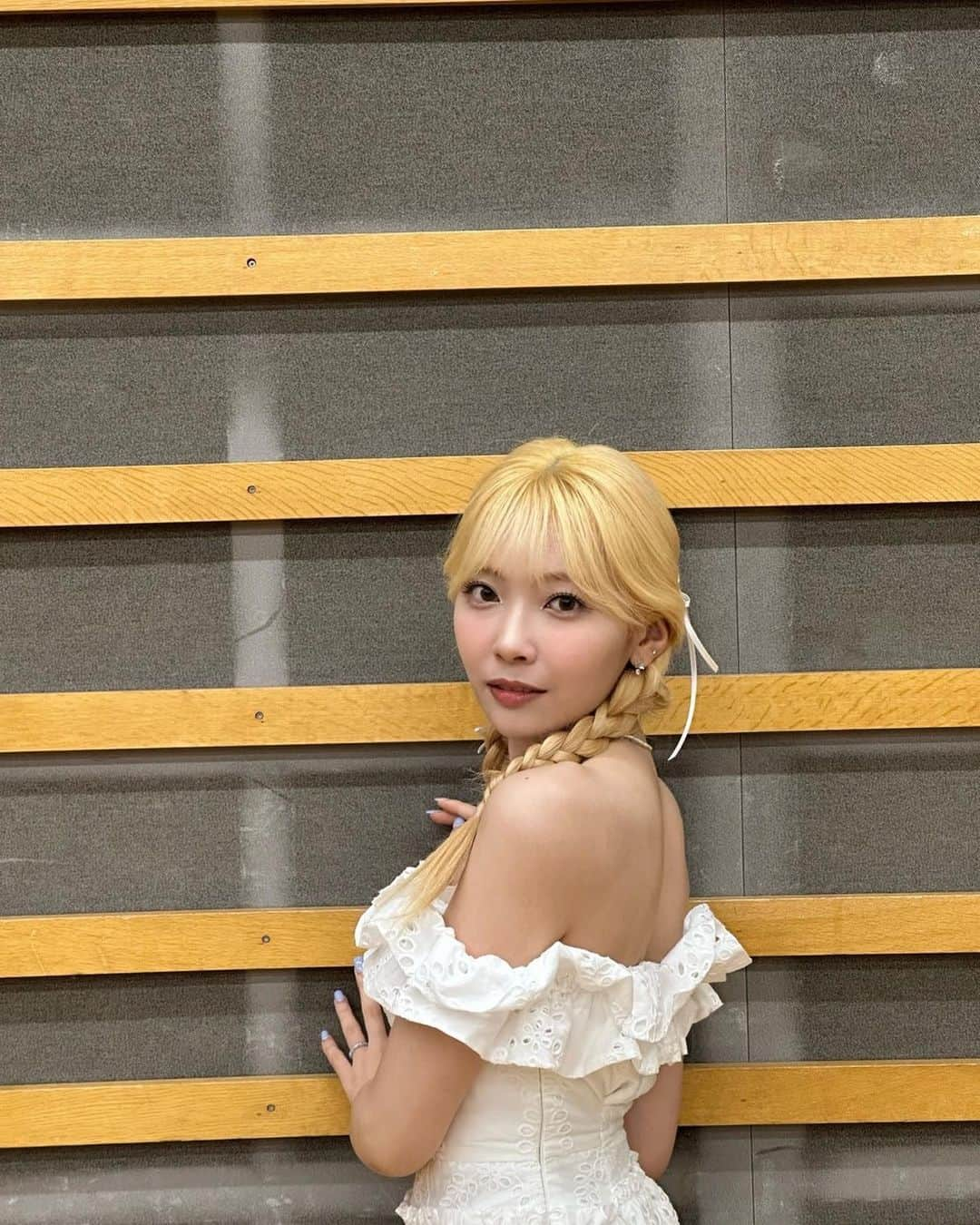 NiziUさんのインスタグラム写真 - (NiziUInstagram)「夏感満載🌻☀️🎇 ————————— 여름이다~~~🌻☀️🎇  #NiziU #WithU #MAYUKA #🐱🌈」7月24日 11時41分 - niziu_artist_official