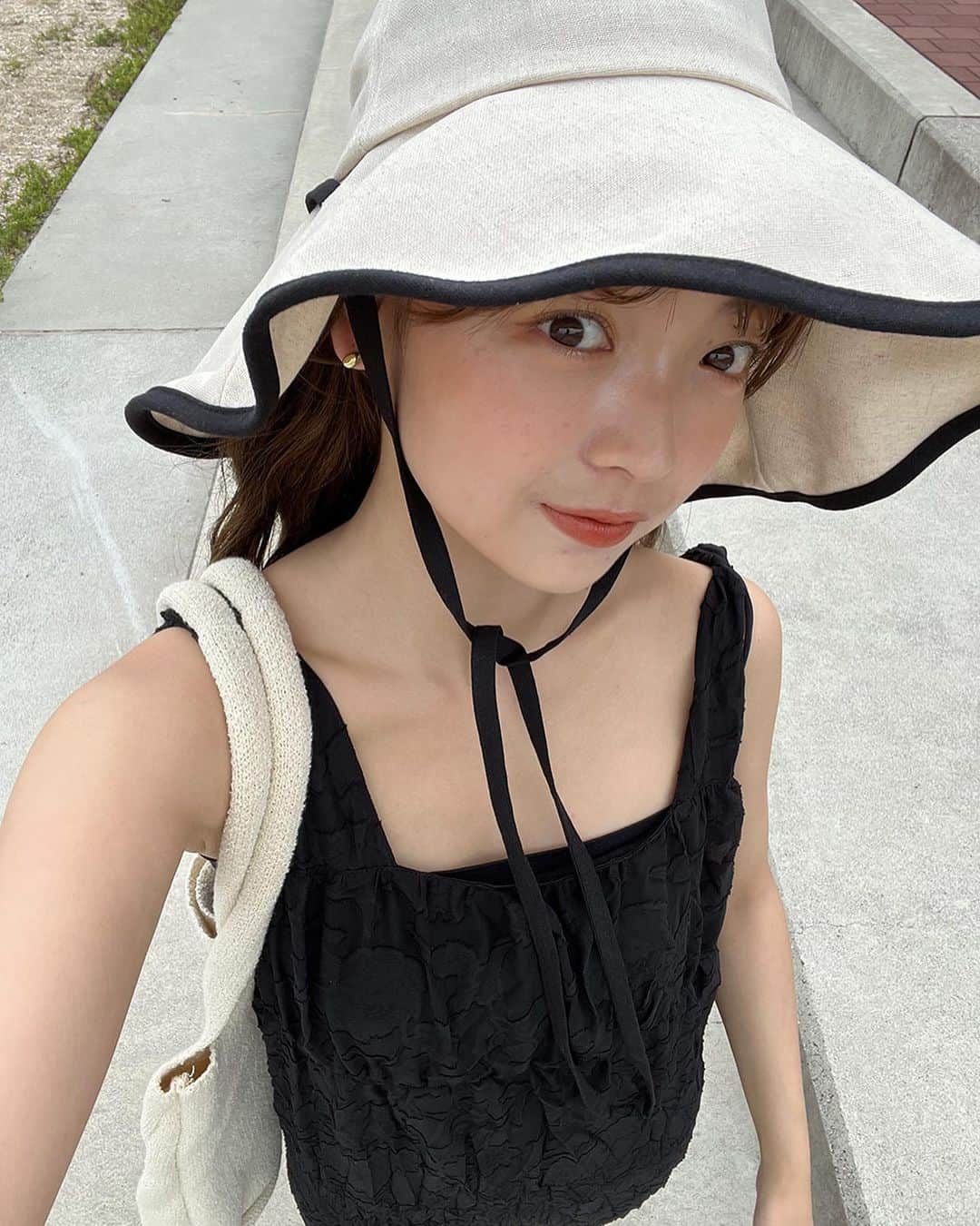 DHOLIC SNAPのインスタグラム：「バケットハット👒🍉 日除けにもなりコーデのPOINTにも、、、❤︎」