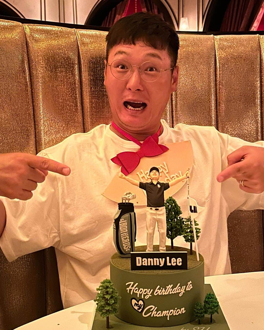 ケビン・ナのインスタグラム：「Happy Birthday to crazy @dannygolf0724 @ironheadsgc_   #dannylee #ironheads #livgolf #골프 #생일」