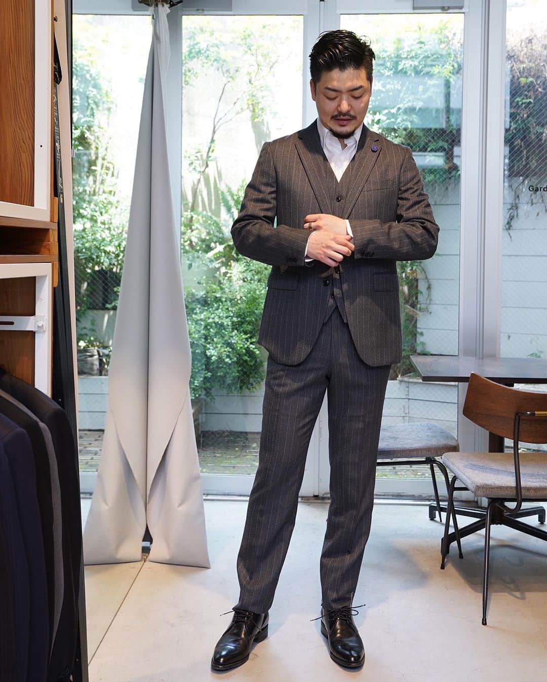 タケオ キクチさんのインスタグラム写真 - (タケオ キクチInstagram)「映画『BLUE GIANT』で主人公の演奏を担当したことでも話題の、ミュージシャン・馬場智章 (@tomoaki_baba)さんが、タケオキクチ 渋谷明治通り本店にご来店。 スーツをご購入いただきました。 ⁡ 8月には、海外でも活躍する日本人ジャズメンによるスーパーバンド「J-Squad」のビルボード公演も決定。  益々のご活躍をお祈りしております！ ⁡ ⁡ ⁡ ⁡ ⁡ #馬場智章 #Jazz #Saxophone #BLUEGIANT #BillboardTokyo #TAKEOKIKUCHI #ミュージシャン #ジャズ #ビルボード #ビルボード東京 #JSquad #ブルージャイアント #サックス #タケオキクチ」7月24日 12時00分 - takeokikuchi_official