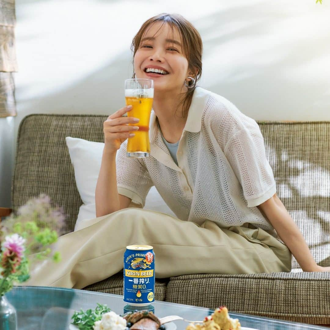 SPRiNGのインスタグラム：「＼ビールがおいしい季節がやってくる！／ 決まってこれを飲むっていうお気に入りの銘柄ってありますか？編集部で今、注目しているのは“糖質ゼロ*の本格ビール”。おいしくて糖質ゼロなら選ばない理由がない！と、スプリングラマーでモデルの猪鼻さんも太鼓判を押すのが、「一番搾り 糖質ゼロ」です。服もメイクも趣味も、自分にしっくりくるものを選びたい！ そんな賢く生きたいオトナ女子の定番チョイスになりそう♡  *食品表示基準による #SPRiNG #spring #スプリング #キリンビール #一番搾り糖質ゼロ #新一番搾り糖質ゼロ #糖質ケア #糖質ゼロビール #賢い選択 #ビール #kirin #beer #pr」