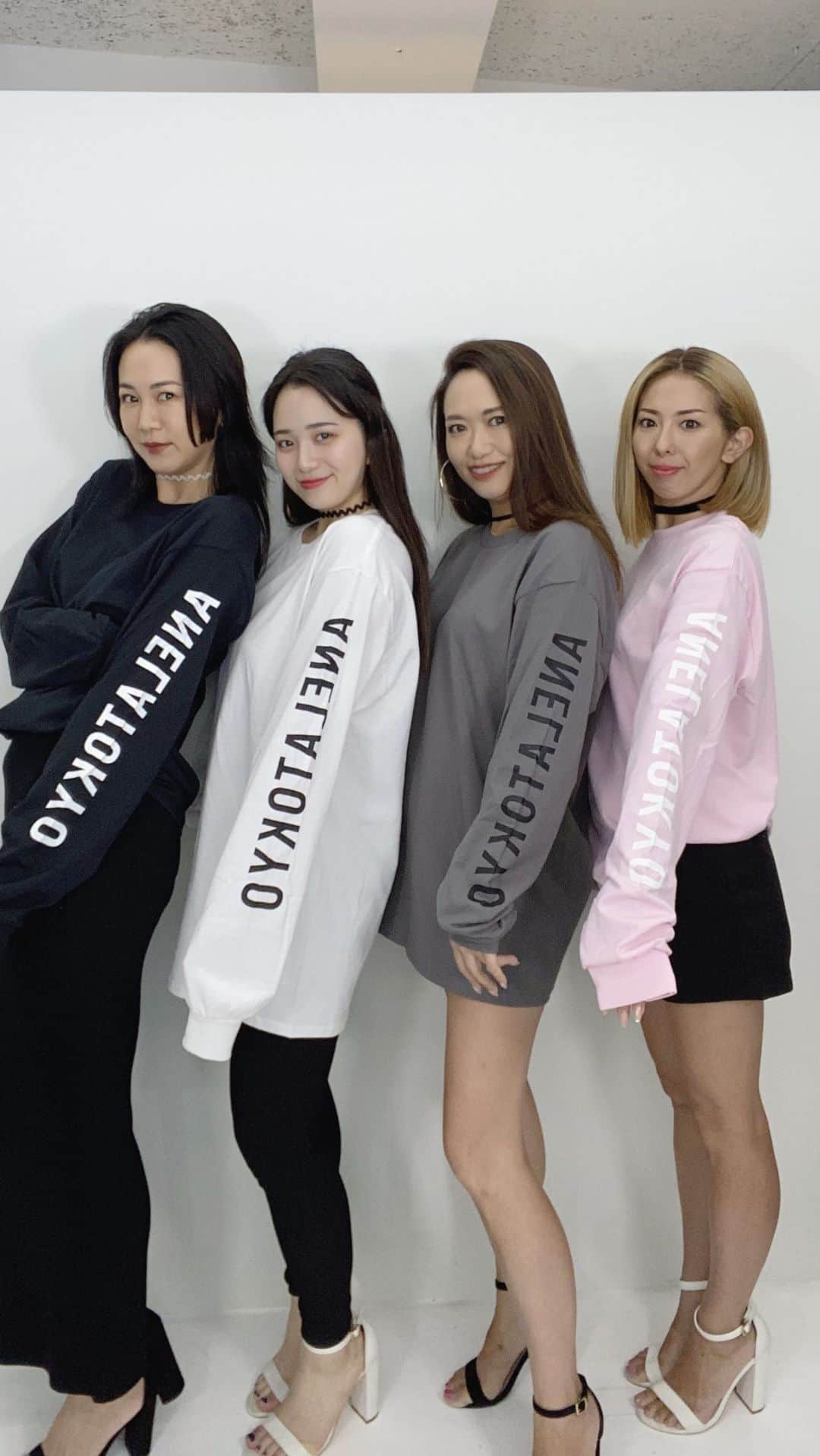 ANELA TOKYOのインスタグラム：「ANELATOKYO LOGOロンTのご紹介!!! あなたは何色推し？🖤🤍🩶🩷」