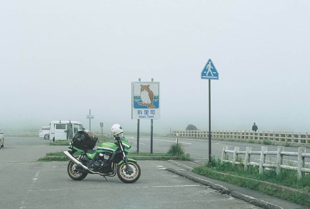 小川紗良さんのインスタグラム写真 - (小川紗良Instagram)「#film #filmphotography #fog #nature #busstop #北海道 #斜里 #知床 #知床峠 #霧 #自然 #バス停」7月24日 12時25分 - iam_ogawasara