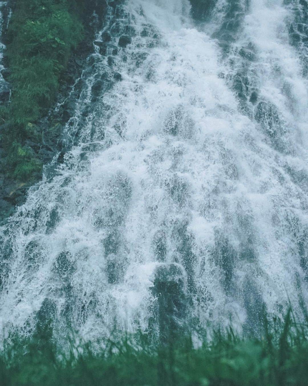 小川紗良さんのインスタグラム写真 - (小川紗良Instagram)「#film #filmphotography #waterfall #nature #北海道 #斜里 #滝 #自然」7月24日 12時18分 - iam_ogawasara