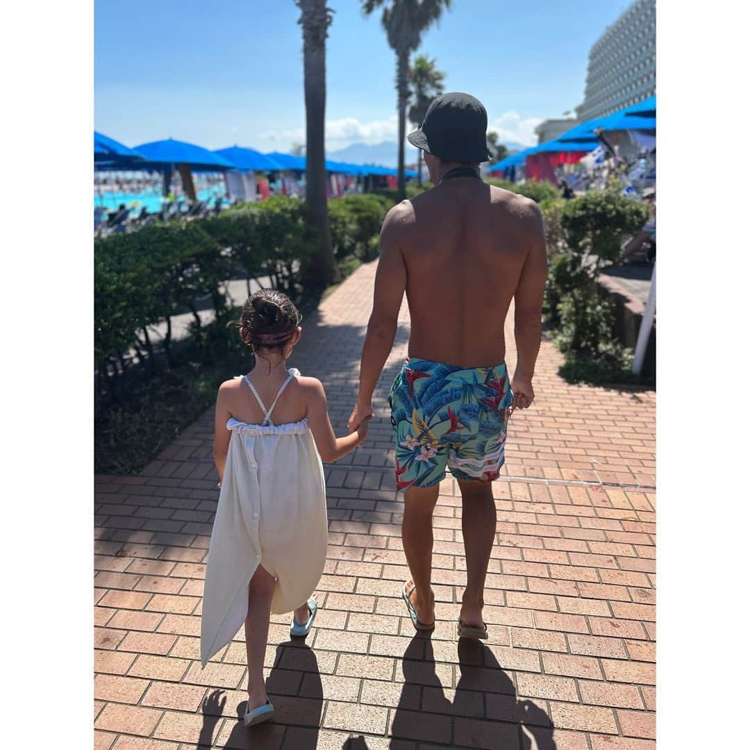 浦田聖子さんのインスタグラム写真 - (浦田聖子Instagram)「． 夏休み突入〜⛱️☀️  #beachlife #familytime  #Hurley #Hurleyjapan」7月24日 12時19分 - satoko_urata