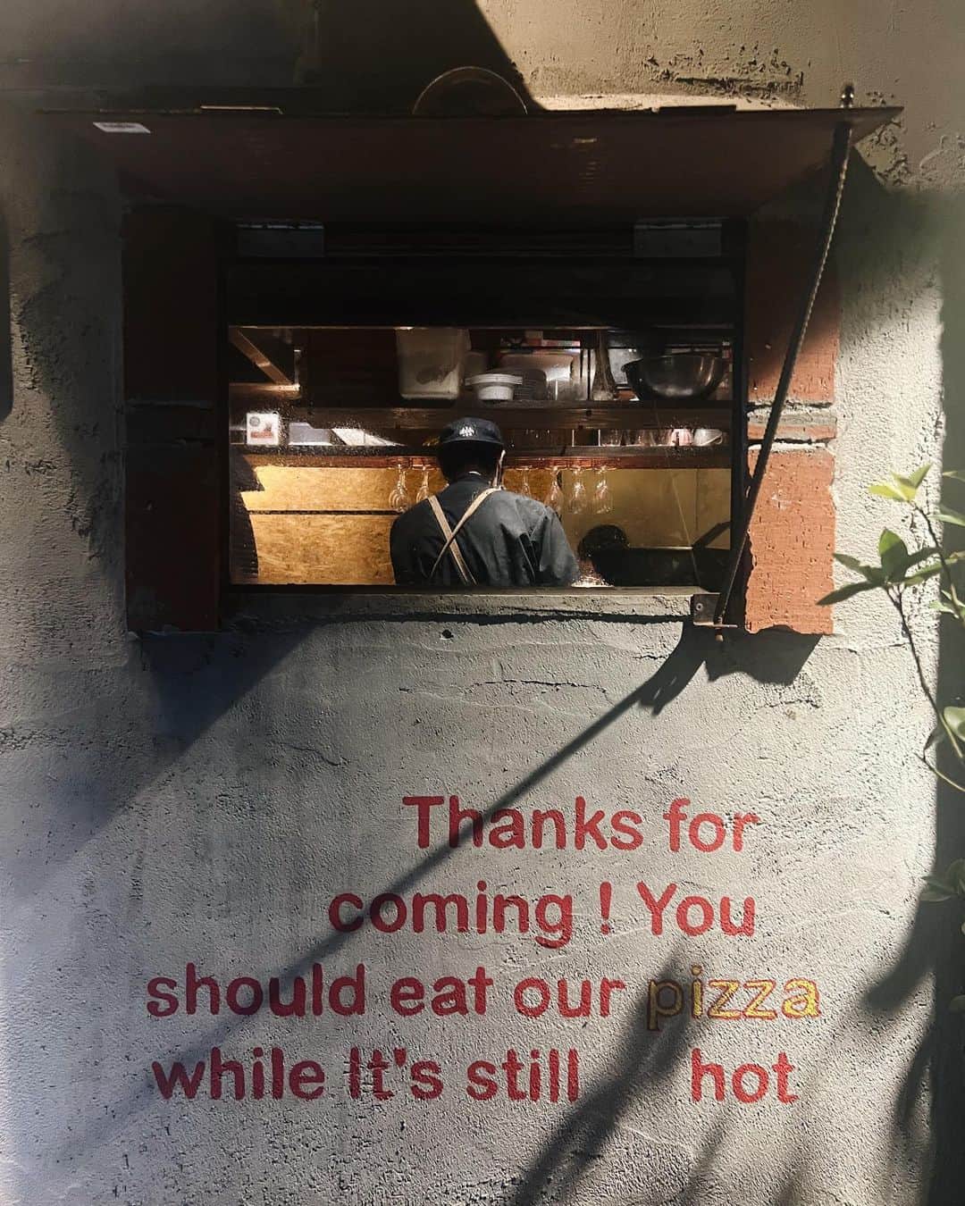 秋山レイのインスタグラム：「ピッツァ🍕🍷🧀」