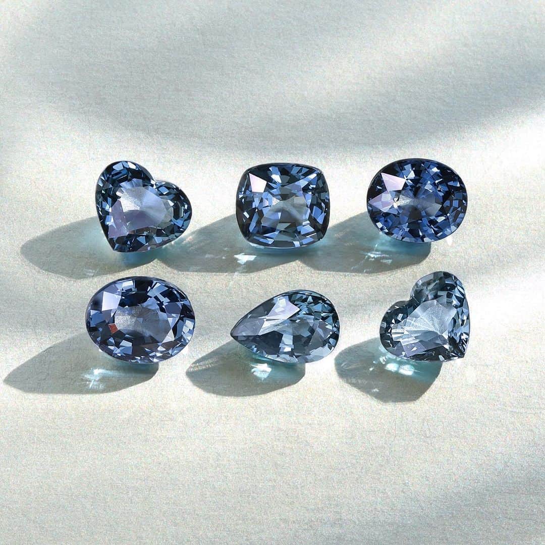 ビズーさんのインスタグラム写真 - (ビズーInstagram)「Blue Spinel Collection by BIZOUX  一点物の宝石からジュエリーをお仕立てする、ビズーのセミオーダー。新しく、ブルースピネルの特別なルースたちが入荷しました。  ブルースピネルならではの、繊細なブルーと強い輝きはもちろん、ハートカットやペアシェイプなど、宝石だけでも愛でていたくなるような個性的なルースたちも。あなたはどの子が気になりますか・・？  日本橋店、心斎橋店、名古屋店の３店舗で展開中です。  特別なブルーに出逢いに、ぜひ遊びにいらしてください☺️  -- #BIZOUX #colorstone #colorstonejewelry #playwithcolor #blue #spinel #birthstone #ring #necklace #jewelry #gemstone  #ビズー #カラーストーン #カラーストーンジュエリー #色で遊ぶ #宝石 #宝石好き #誕生石 #ジュエリー #ジュエリー好き #ギフト #ご褒美ジュエリー #ブルー好き #青好き #ニュアンスカラー #スピネル #8月生まれ  #日本橋 #名古屋 #心斎橋」7月24日 12時28分 - bizoux_jewelry