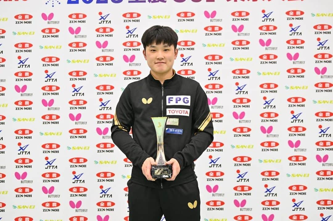 張本智和のインスタグラム：「「2023全農カップ東京大会」優勝🏆  今回も家族やスタッフ、ファンの皆さんのサポートのおかげで優勝できました！ 選考レースもあと少し、最後まで全力で走り抜けます！ 応援ありがとうございました！」