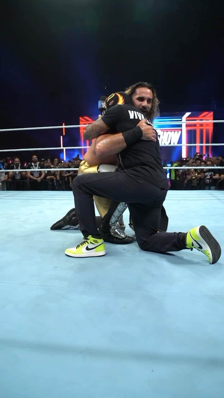 のインスタグラム：「A touching moment between @619iamlucha & WWE World Heavyweight Champion @wwerollins! ❤️ #WWEMonterrey 🇲🇽」