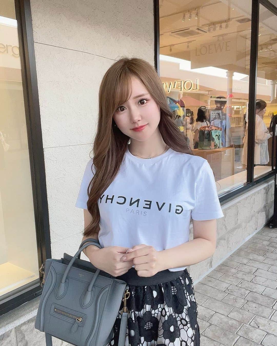あだちまみのインスタグラム：「⁡.  神戸のアウトレットいってきた🫶  アウトレットいつもいっても 結局毎回何も買わないあるある笑  でも楽しいからいいけど🤔♡  #本日のコーデ#outfit #ポートレート#撮影 #撮影モデル#関西被写体#インフルエンサー #ビジネス#副業#事業#女性企業#美容 #ビジョビ#ビジョスタ#女性経営者」