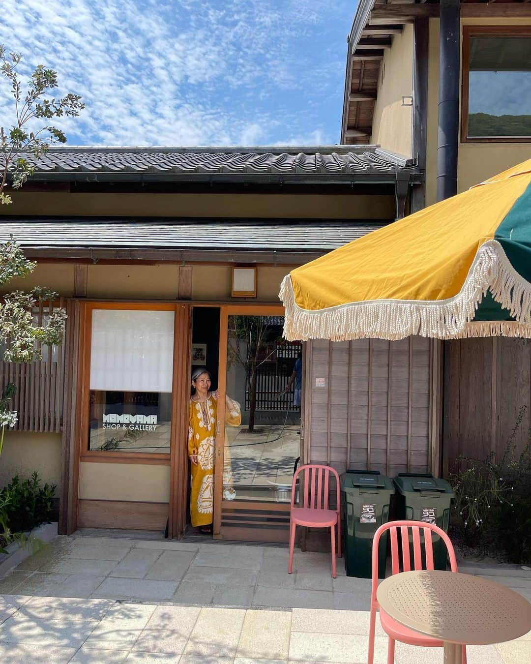 野口美佳のインスタグラム：「momoyama shop&galleryオープンしました♪  イラストレーター　　つがおか　一考の仕事。 8月20日まで開催しております。  是非お立ち寄りください♪  @momoyama_hayama」