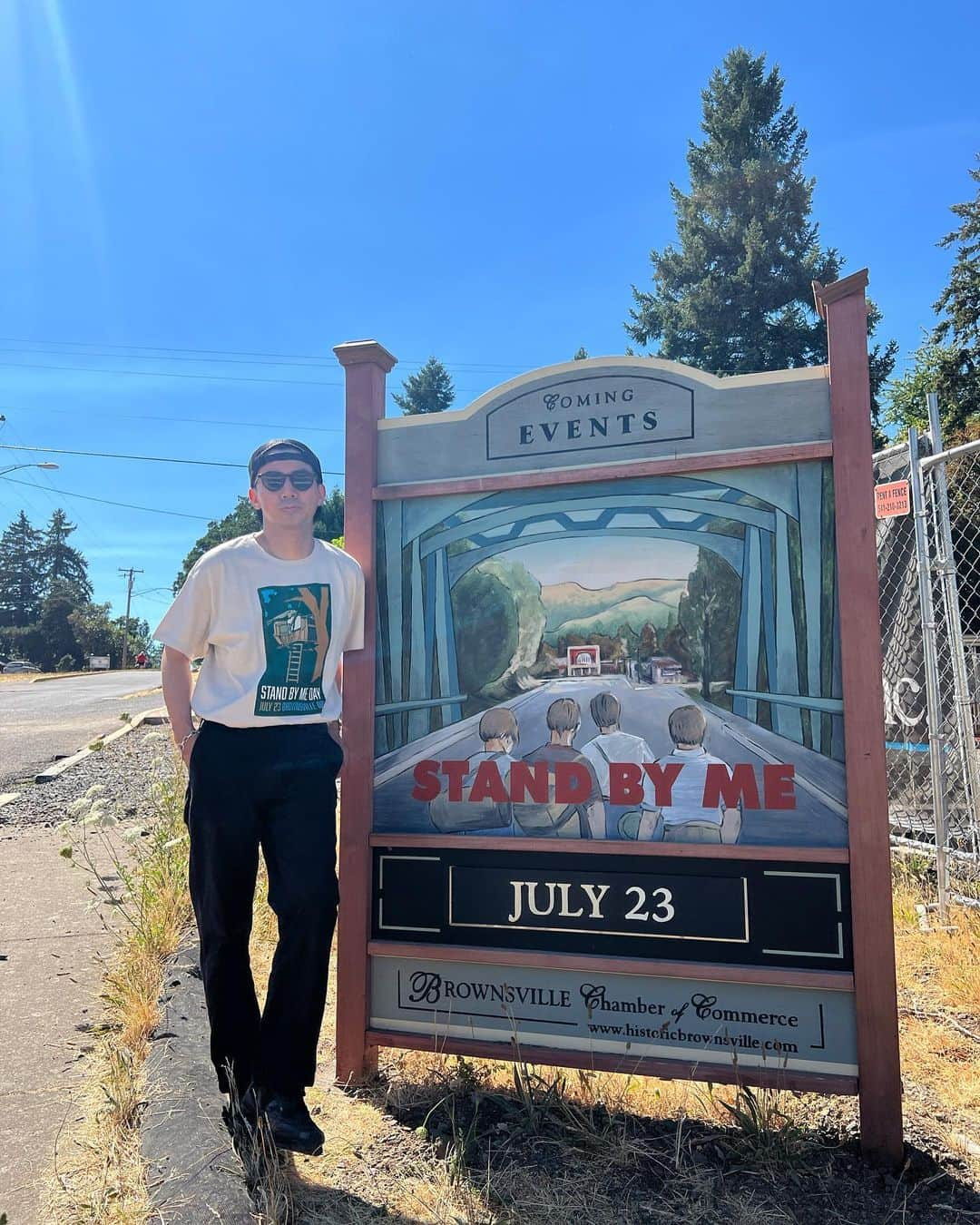 綾部祐二さんのインスタグラム写真 - (綾部祐二Instagram)「Today I had the opportunity to visit Brownsville, Oregon, which is one of the locations where the movie Stand by Me (1986) was filmed. When I was little, I watched this movie, and that was when I started to admire this country and the world of movies. Thanks to this movie, I am now in America. Thank you, Stand by Me.   映画スタンド・バイ・ミーが撮影された、オレゴン州のBrownsvilleという町に行ってきた。子供の時にこの映画をみて、そのとき初めて、アメリカに、そして映画の世界に憧れた。 この映画のおかげで今、アメリカにいる。 ありがとうスタンド・バイ・ミー。  #standbyme #standbymemovie」7月24日 12時57分 - yujiayabe