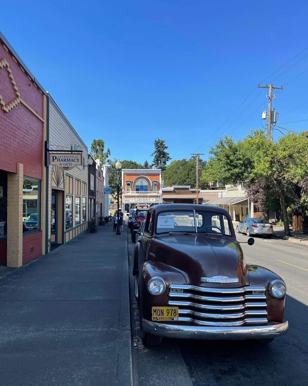 綾部祐二さんのインスタグラム写真 - (綾部祐二Instagram)「Today I had the opportunity to visit Brownsville, Oregon, which is one of the locations where the movie Stand by Me (1986) was filmed. When I was little, I watched this movie, and that was when I started to admire this country and the world of movies. Thanks to this movie, I am now in America. Thank you, Stand by Me.   映画スタンド・バイ・ミーが撮影された、オレゴン州のBrownsvilleという町に行ってきた。子供の時にこの映画をみて、そのとき初めて、アメリカに、そして映画の世界に憧れた。 この映画のおかげで今、アメリカにいる。 ありがとうスタンド・バイ・ミー。  #standbyme #standbymemovie」7月24日 12時57分 - yujiayabe