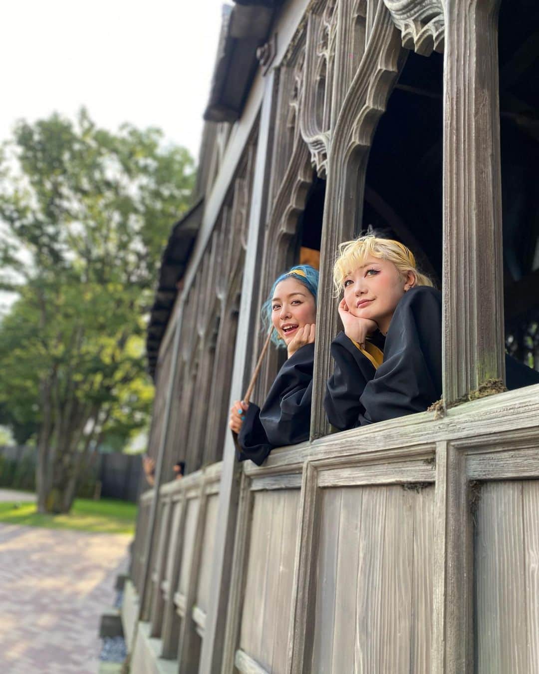 LEONAのインスタグラム：「・ ・ 渡り廊下にて ・ ・ #ハリーポッター #豊島園」