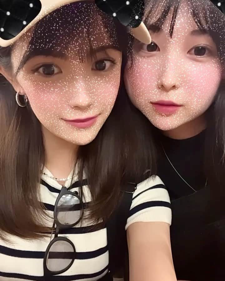 村山優香のインスタグラム：「おしゅり？ぶっちゃん？ピット星人ユウコ？？ どれも正解です🐼◎ 1番お仕事一緒になる子です😂 もう知り合って7年💭 ユウコ母とユウコとエリーをプレゼントしてきました😂」