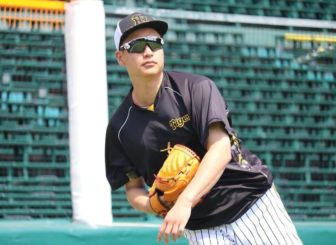 阪神タイガースさんのインスタグラム写真 - (阪神タイガースInstagram)「7月24日、甲子園球場での先発投手練習の様子です！ #西純矢 選手 #大竹耕太郎 選手 #才木浩人 選手 #村上頌樹 選手 #伊藤将司 選手 #久保田智之 コーチ #阪神タイガース #JERAセリーグ #ARE」7月24日 13時40分 - hanshintigers_official