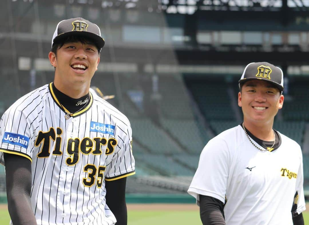 阪神タイガースさんのインスタグラム写真 - (阪神タイガースInstagram)「7月24日、甲子園球場での先発投手練習の様子です！ #西純矢 選手 #大竹耕太郎 選手 #才木浩人 選手 #村上頌樹 選手 #伊藤将司 選手 #久保田智之 コーチ #阪神タイガース #JERAセリーグ #ARE」7月24日 13時40分 - hanshintigers_official