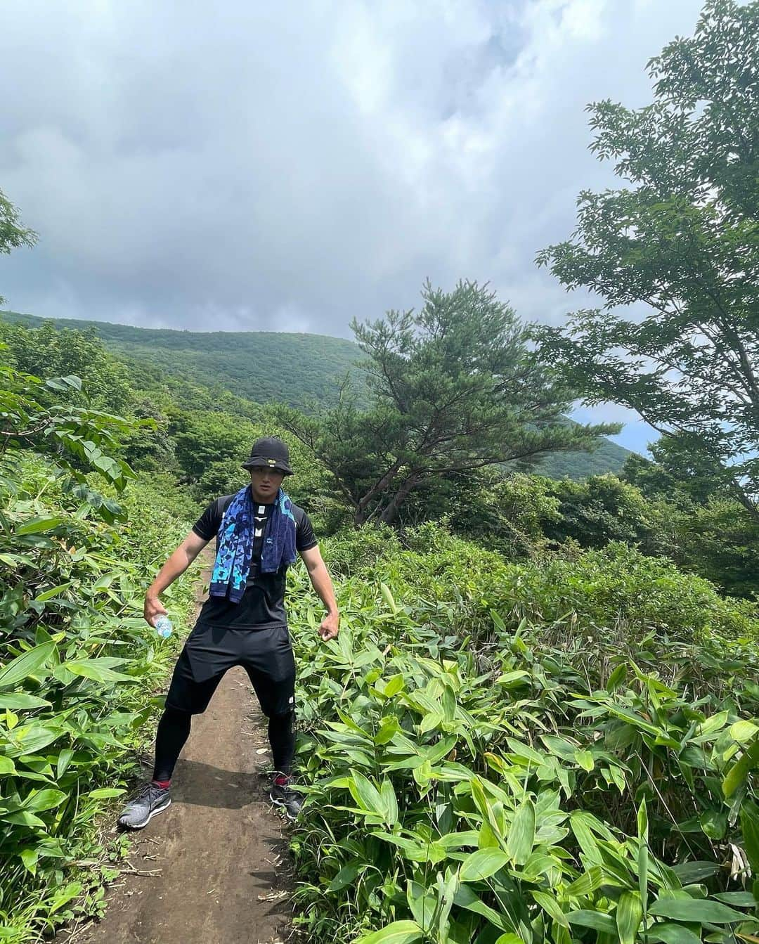 正隨優弥さんのインスタグラム写真 - (正隨優弥Instagram)「オフに泉ヶ岳に登りました〜♪  ただ想像の10倍ハードでしたねこれは笑  #泉ヶ岳 #山登り」7月24日 13時42分 - zui.l.zui