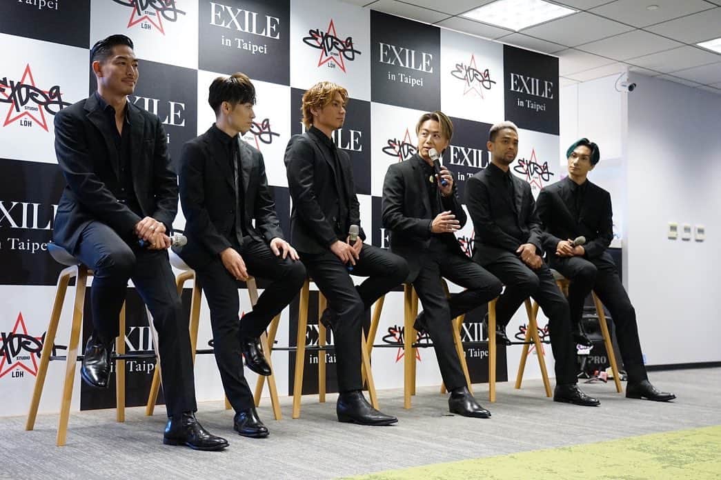 SHOKICHIのインスタグラム：「EXILE in Taiwan🇹🇼  Just wrapped up an amazing live show in Taiwan! Thank you all for the incredible energy! Can't wait to be back soon!  そして日本から来てくれたみんなの顔を見たら感動でした🥲いつもありがとう✨✨ #Taiwan」