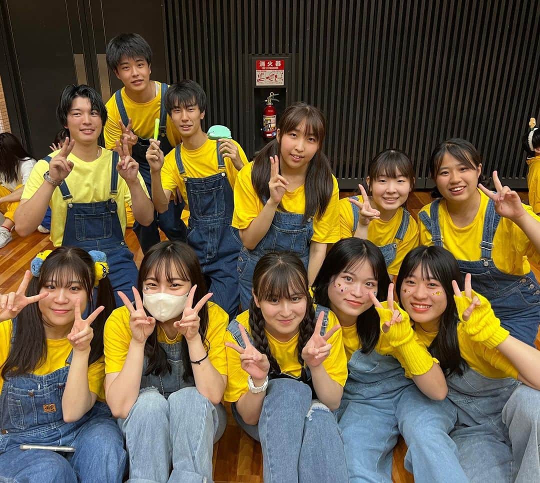 大阪ECO動物海洋専門学校のインスタグラム：「. 🤸🏼‍♀️🌏スポフェ番外編🦈💕  大盛り上がりのスポフェの様子をお届けしていきます〜🤹🏻‍♀️🌟  スポフェといえばコスプレ！ 今年のコスプレも本当に個性豊かなものばかり！🤡🌙🖤 先生たちも、来年は学生に負けないくらい本格的なコスプレするぞー！と今から気合いが入っています✊🏻😼笑  スポフェでは、MCや審判も学生が担当します！🎤📕🎌 白熱した競技の様子を感じていただけると思うので、是非音ありで見ていってください〜🌝🎶💚  #スポフェ #青春 #学生生活 #大阪eco動物海洋専門学校#大阪eco #動物専門学校  #動物飼育 #動物園 #水族館 #飼育員 #ドルフィントレーナー #アクアリスト #動物看護師 #トリマー #ドッグトレーナー#動物好きと繋がりたい#犬好きと繋がりたい #動物園・水族館&テクノロジー専攻 #eco自然環境クリエーター専攻 #ペットマネジメント&ホスピタリティ専攻 #動物園・動物飼育専攻 #水族館アクアリスト専攻 #ドルフィントレーナー専攻専攻 #動物看護師専攻 #ペットトリマー&エステティシャン専攻 #ドッグトレーナー専攻」