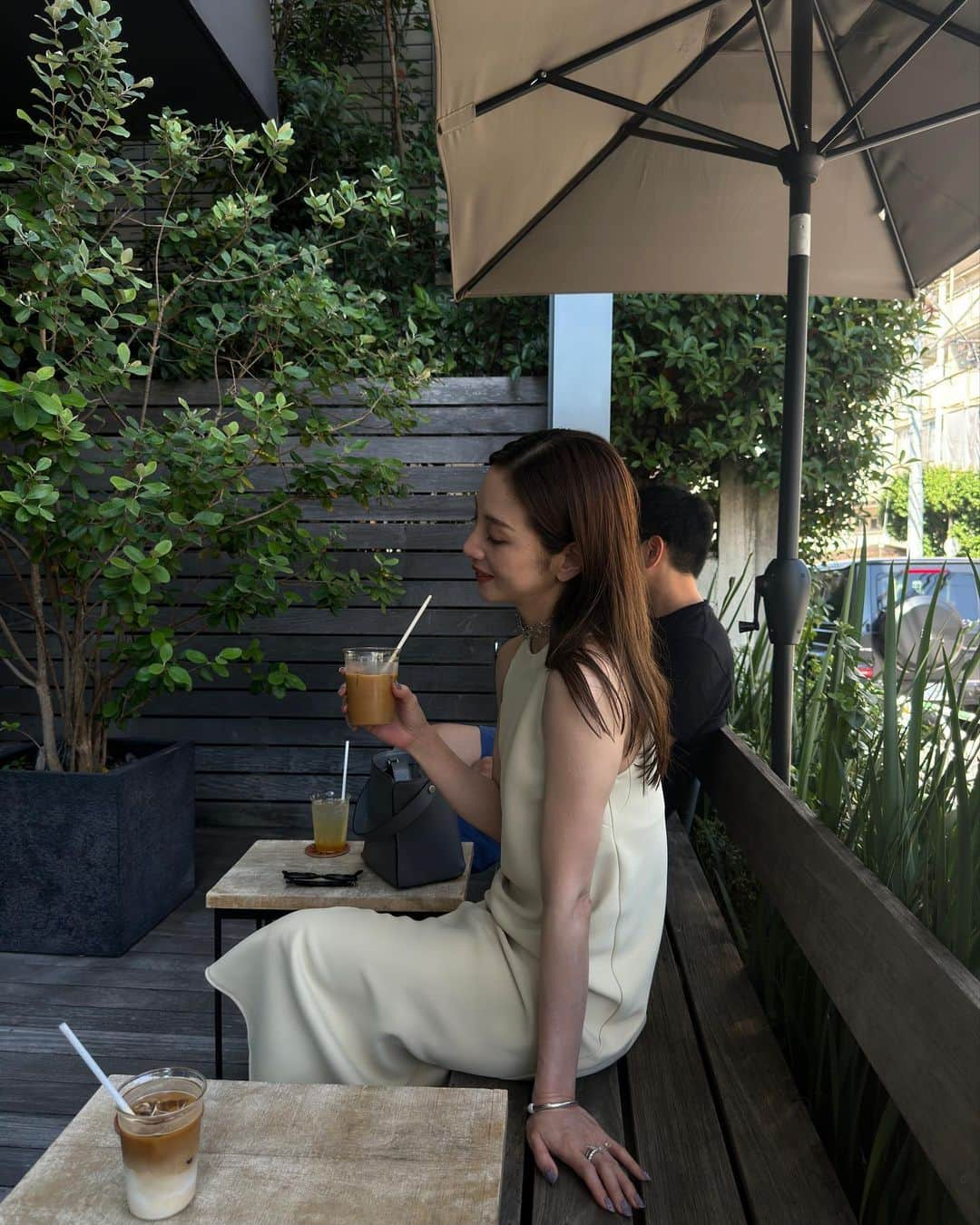 木下ココさんのインスタグラム写真 - (木下ココInstagram)「黄色がシンクロ🫢☕️💛 ・ ・ ・ ・ #mood #tokyo #cafe #coffeetime  #夏コーデ  #夏服 #大人カジュアル #ワンピース #木下ココ #ootd #outfitoftheday」7月24日 14時05分 - cocot_chan