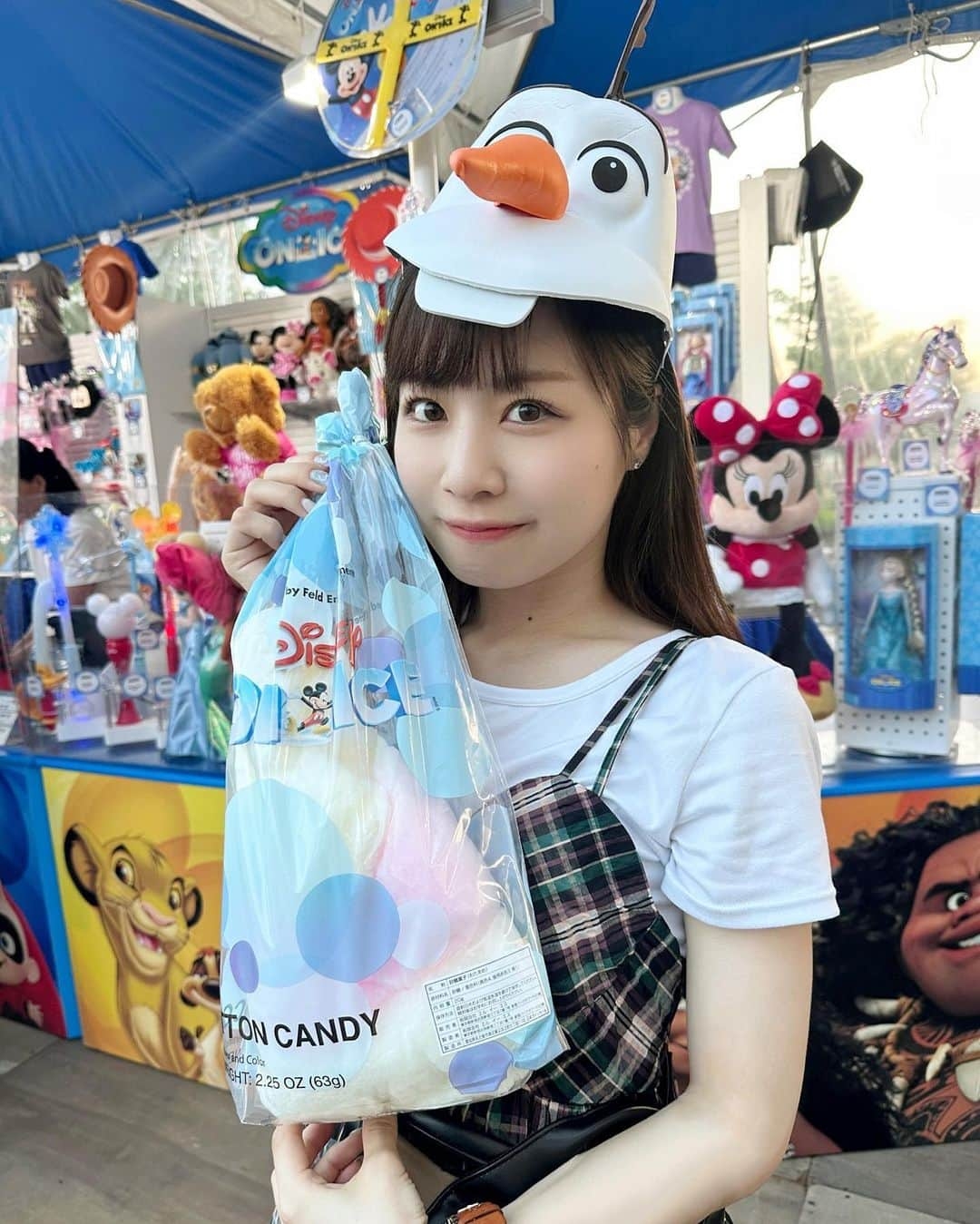 青木詩織さんのインスタグラム写真 - (青木詩織Instagram)「. 初ディズニーオンアイス🐭🏰🩵  オラフつけてる人少なかったのでおすすめです⛄️ これから行く人おそろいしましょ🫶🫶 #disneyonice」7月24日 20時55分 - aokishiori4