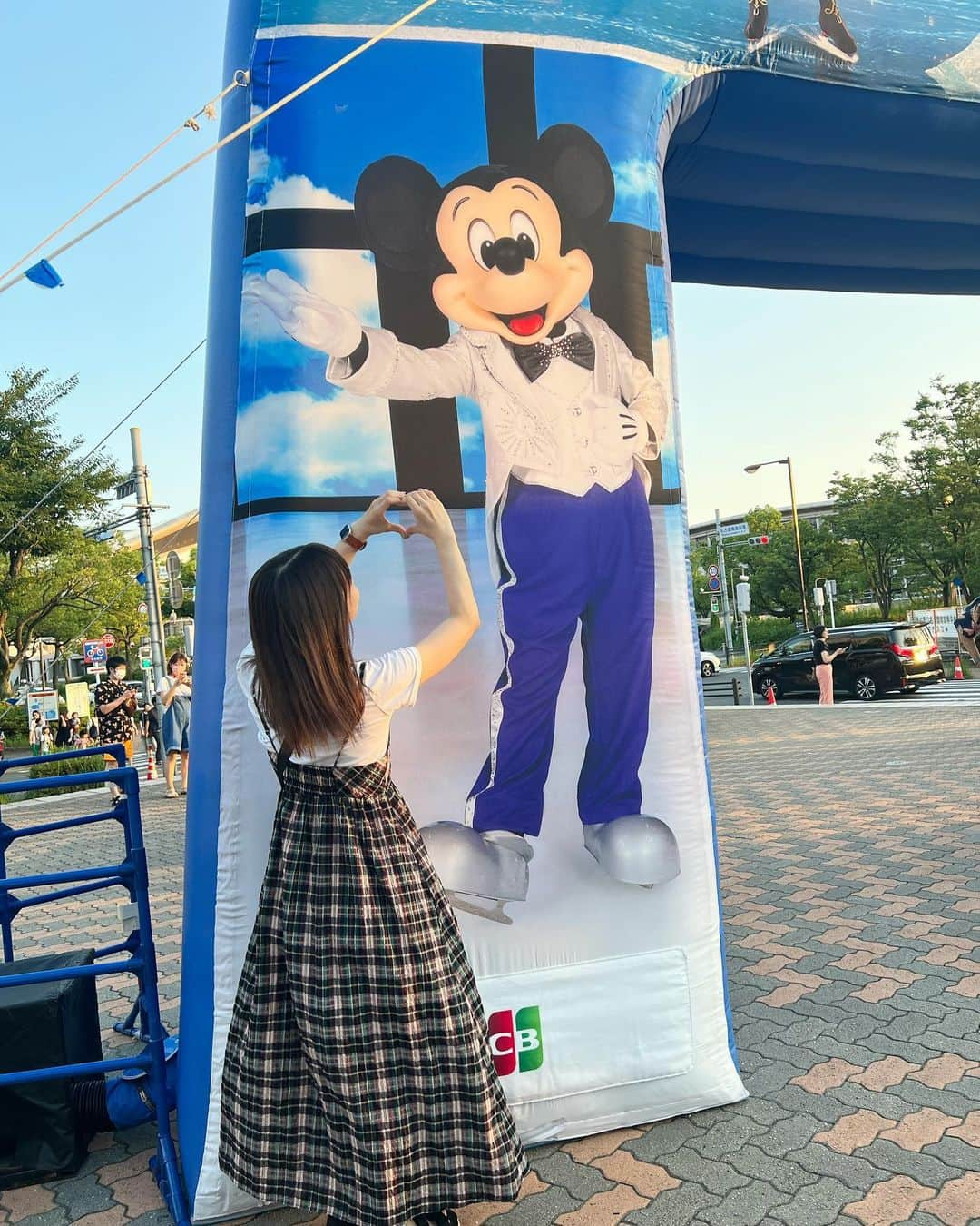 青木詩織さんのインスタグラム写真 - (青木詩織Instagram)「. 初ディズニーオンアイス🐭🏰🩵  オラフつけてる人少なかったのでおすすめです⛄️ これから行く人おそろいしましょ🫶🫶 #disneyonice」7月24日 20時55分 - aokishiori4