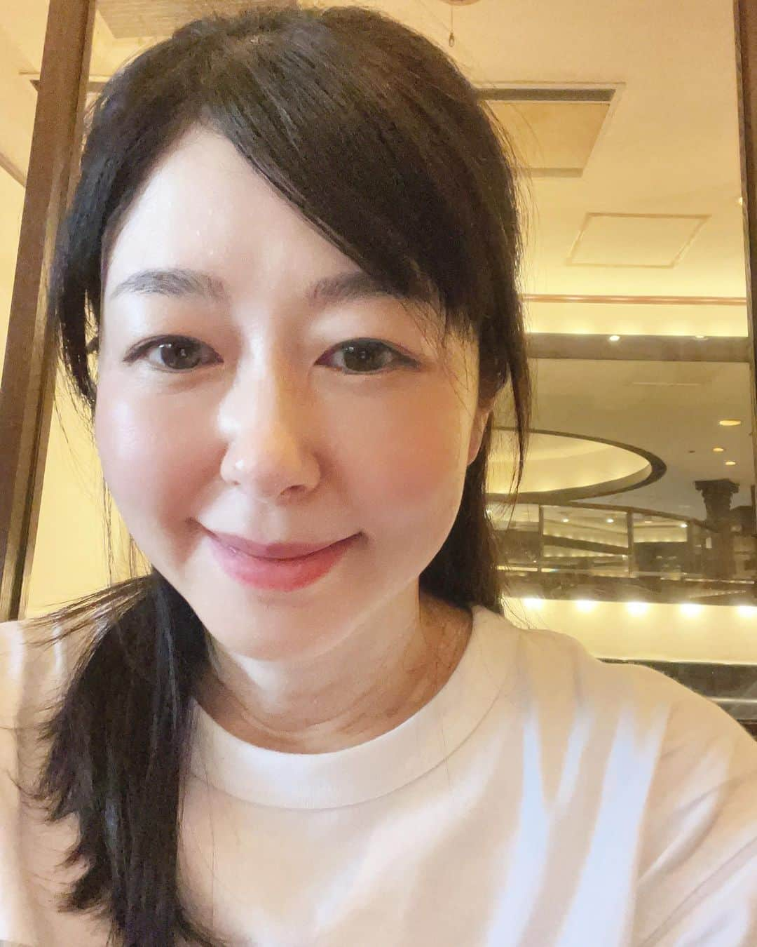 堀内敬子さんのインスタグラム写真 - (堀内敬子Instagram)「アナスタシア　歌稽古🎵  忘れてるー！  そしてじわじわ思い出す。  この後、お腹いっぱいサラダを食べました🥗  お稽古に付き合ってくださるスタッフに感謝ですね♪  #アナスタシア #歌稽古 #スタッフに囲まれて #歌を思い出す  #できるのかまだ心配 #お稽古は裏切らない  #皆様チケットゲットしてくだりありがとう」7月24日 14時36分 - horiuchi_keiko