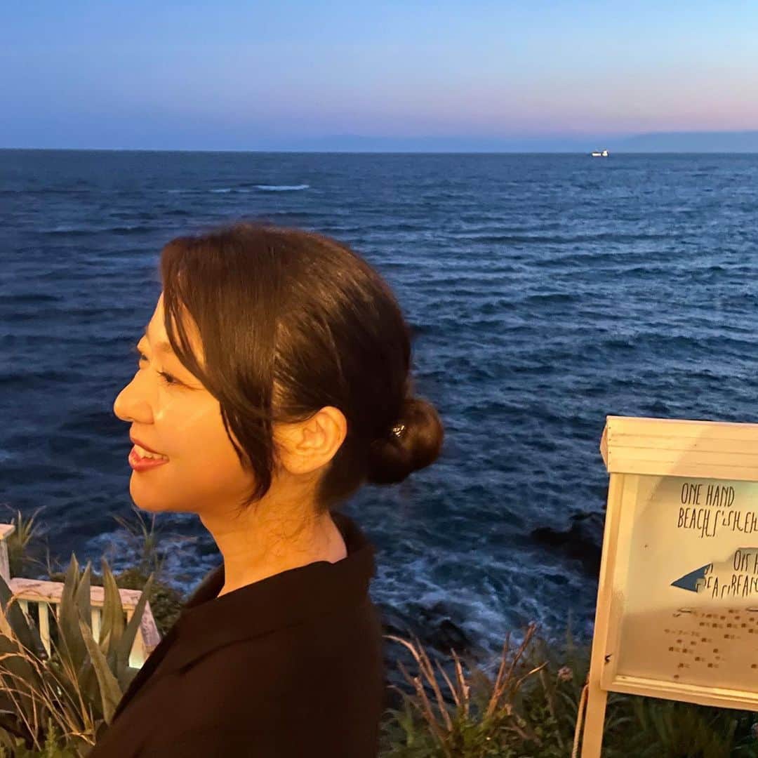 結城さなえさんのインスタグラム写真 - (結城さなえInstagram)「先日の @surferszushi にて。 photo by yuuna ピュアな14歳の瞳に、私はこんな風に映っているのだなぁとしみじみ。 フラシスのyuunaちゃん、ありがとう💕  サーファーズさん、お店の裏が岸壁ですぐに海なんです。 もちろん、この海を目の前にお食事できるテラス席もあり。 とても開放的で気持ちよかったです♡  #photo #photography  #sky #ocean #sea #beach #beachlife  #zushi #japantrip  #海　#空 #湘南　#湘南グルメ  #逗子　#逗子カフェ #カフェ　#テラス #海を感じる暮らし  #写真」7月24日 14時28分 - yuukisanae