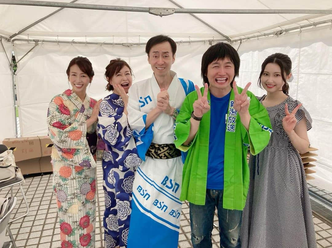 石塚かおりさんのインスタグラム写真 - (石塚かおりInstagram)「#BSN夏ラジオ  4年ぶりの新潟ふるさと村。 夏ラジオ。  想像以上に感慨深く。 興奮して夜も寝付けず。  来てくださった皆さんの喜んでくださっている姿に涙…  笑いすぎ、はじゃぎすぎの生放送の様子は、まだラジコのタイムフリーで聴いていただけます！  会いたかったー  会えて良かった。  #ありがとう #新潟ふるさと村 #夏が好き#真夏日 #公開生放送 #浴衣#浴衣ヘア  #カラオケ大会 #ラジオ#夏祭り  #新潟放送#アナウンサー #ラジオパーソナリティ #石塚かおり 明日もあなたと #石塚かおりのbrandnewday  #ブラニュー 今日はずっしり重いメールの数々 嬉しかったです」7月24日 20時10分 - kaori_ishizuka413